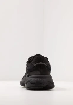 Adidas Originals Ozweego - Sneakers Basse - Core Black/Trace Grey Metallic 10 Adidas Originals Ozweego - Sneakers Basse - Core Black/Trace Grey Metallic -Chic Scarpe Negozio f9624e08a0594d62b7d7020c2a1d148e