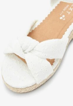 Next Knot Detail Wedgesfit (F)SandaliWhite Broderie Bambini Sandali NX313G0EP-A11 11 Next Knot Detail Wedgesfit (F)SandaliWhite Broderie Bambini Sandali NX313G0EP-A11 -Chic Scarpe Negozio fa23ef4216c341358047ef38c48b37db
