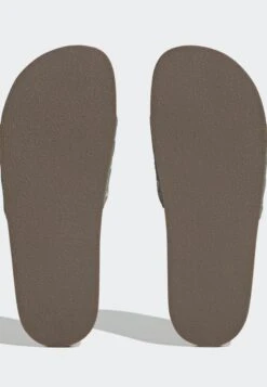 Adidas Originals Adilette UnisexCiabattineSilver Green/Pantone/Gum Uomo Scarpe AD115G02A-M11 10 Adidas Originals Adilette UnisexCiabattineSilver Green/Pantone/Gum Uomo Scarpe AD115G02A-M11 -Chic Scarpe Negozio fb08977fda6c48cb9a306cda21d9916e